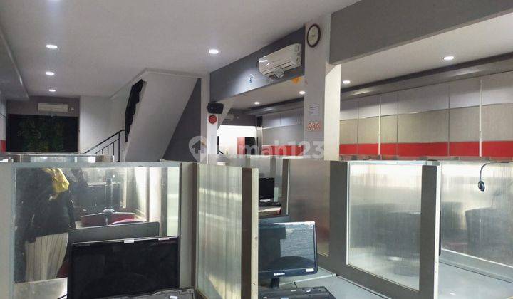 Ruko 3 lantai  ( ada 2 unit ruko) di Jl Mampang Prapatan Jakarta Selatan 1