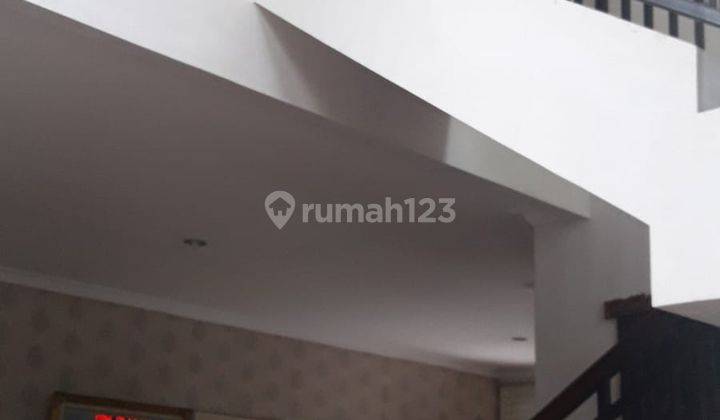 Rumah 2 Lantai Semi Furnished SHM di Jalan Wijaya Kusuma 2