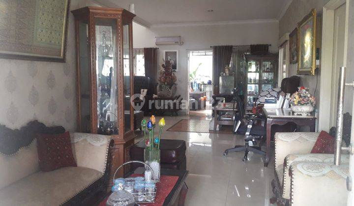 Rumah 2 Lantai Semi Furnished SHM di Jalan Wijaya Kusuma 1