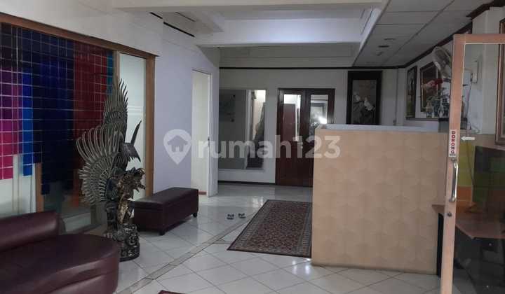 Di jual Rumah Mewah 3 Lantai + Basement Kebayoran baru, Jakarta Selatan.