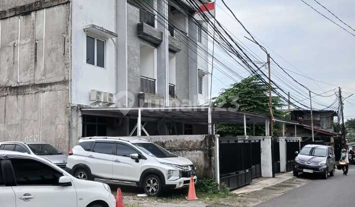 Dijual 2 Townhouse dan 3 Kavling Lokasi Strategis di Dekat Tarakanita, Jakarta Selatan 2