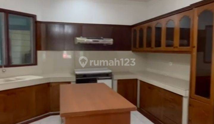 Disewakan Rumah Di Royal Sumatera Semi Furnish Lokasi Aman, Sejuk 2