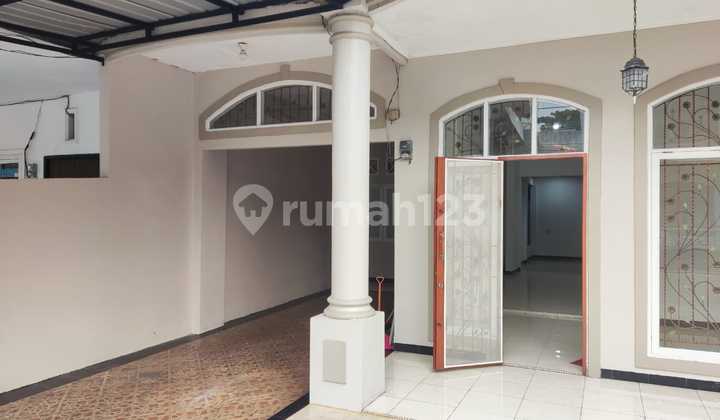Quick Sale: 2-Story Move-In Ready House in Citra Wisata Location Quick Sale: 2-Story Move-In Ready House in Citra Wisata Location