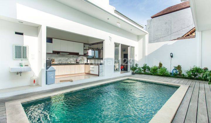 Villa with view of padonan rice fields, Canggu, Bali, Indonesia  1