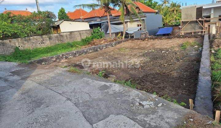 Selling land at global prices at Batubulan Gianyar Bali  1