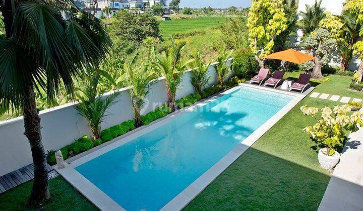 Beautiful villa with a view of the Batu rice fields in Batu Bolong, Canggu, Bali 1