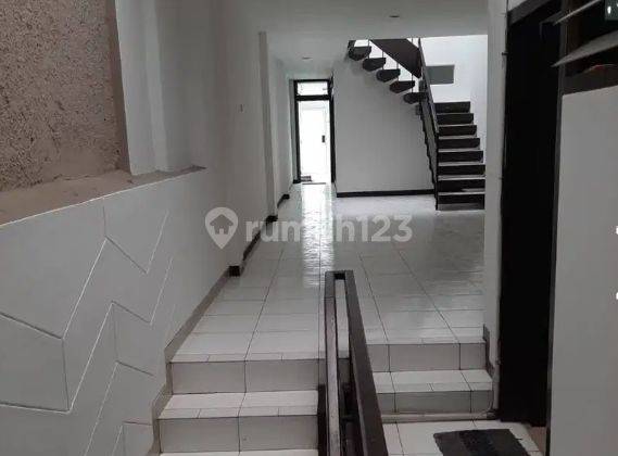 Disewakan Ruko Bagus 3 Lantai Siap Usaha di Mainroad Ahmad Yani 1
