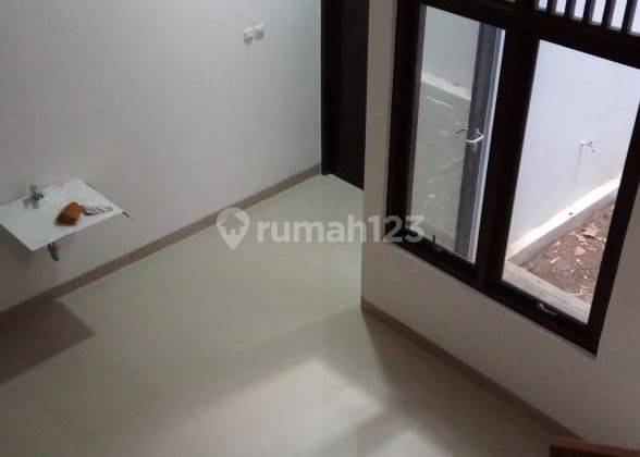 Disewakan Ruko 3 Lantai Tengah Kota Siap Usaha di Jamika 2