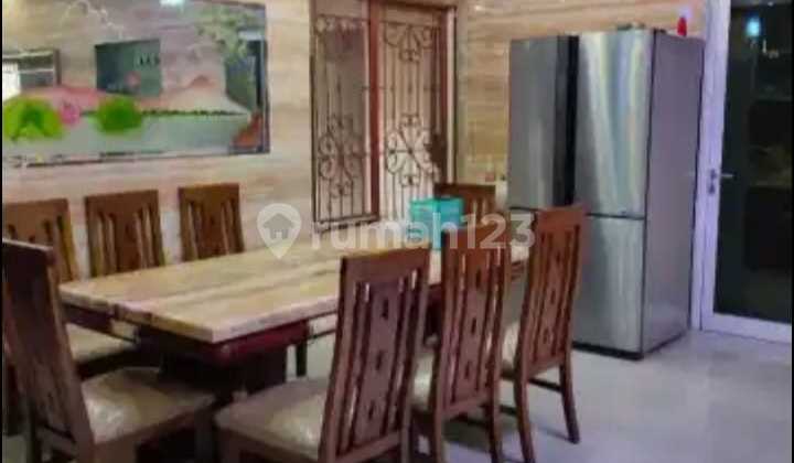 For Sale Luxury 3-Story House in Taman Royal 1 Cipondoh Tangerang For Sale Luxury 3-Story House in Taman Royal 1 Cipondoh Tangerang