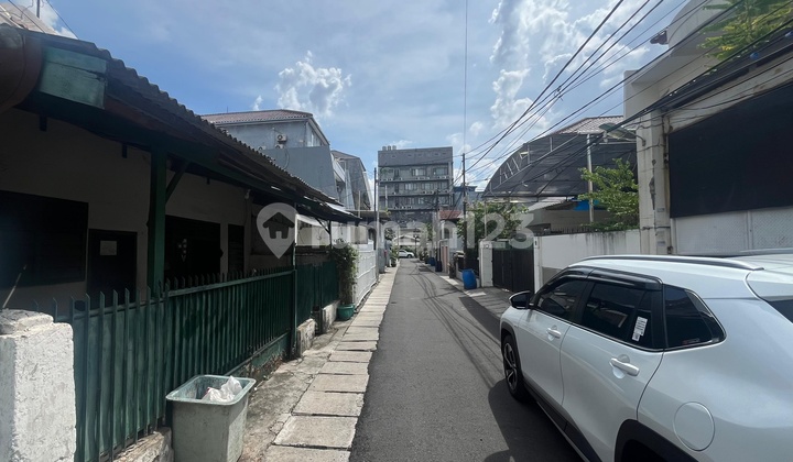 Rumah Tua Strategis di Cideng 2