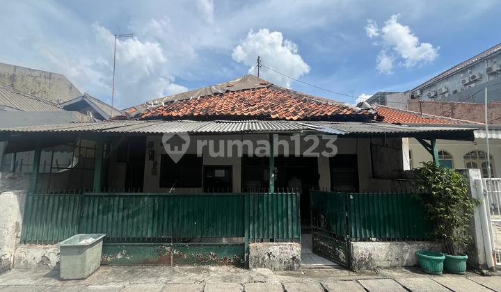 Rumah Tua Strategis di Cideng