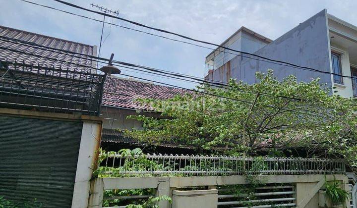 Dijual Rumah Tua di Taman Ratu 2