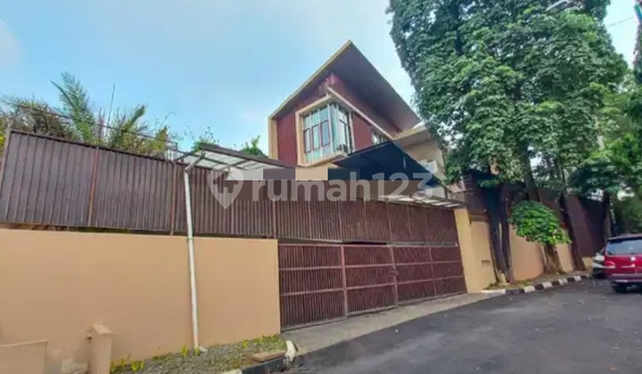 Rumah Mewah Di Simprug Golf Kebayoran Lama