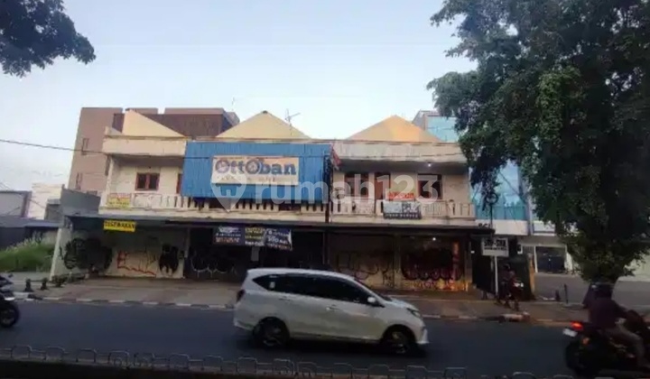 Ruko Gandeng Di Jalan Panjang