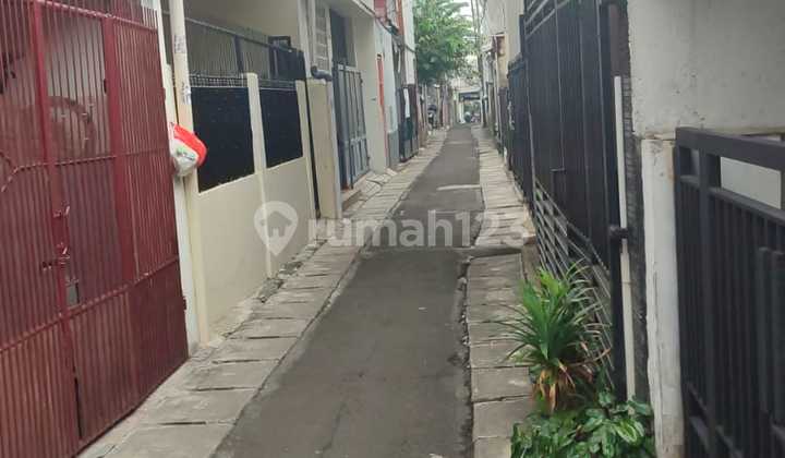 Rumah Tua Murah  Di Tanjung Duren