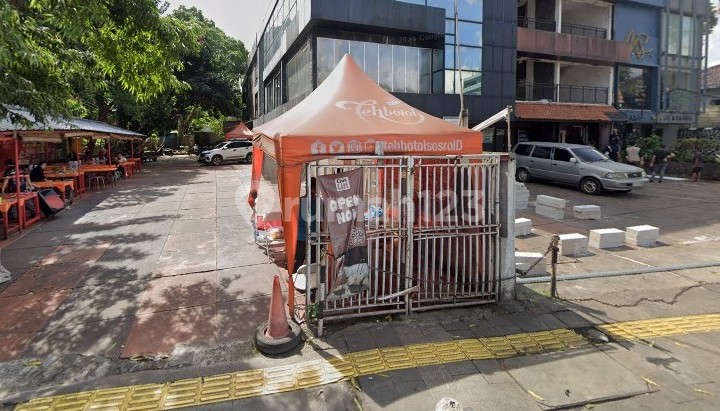 Gedung di Kemang Raya 2