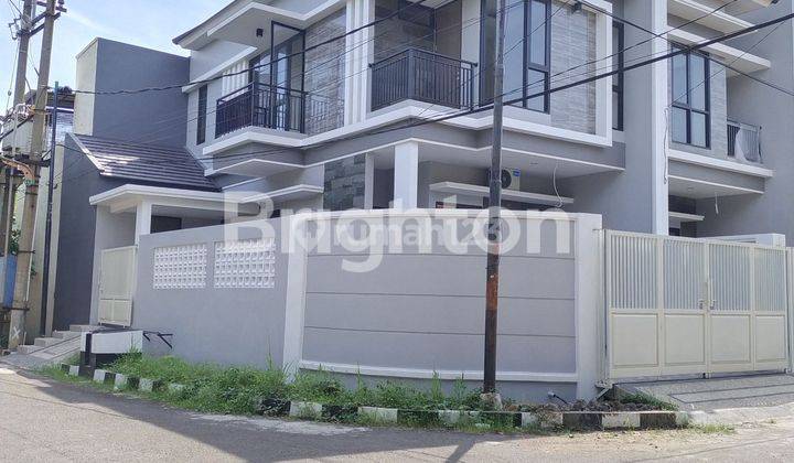 Baru Gress, Rumah Minimalis 2 Lantai Di Medokan Asri 2