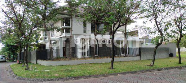 RUMAH CRAZY RICH SURABAYA DI GRAHA FAMILY 11M-AN 2