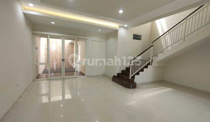 Rumah Mewah 2 Lantai, Kamar 4 Di Gayung Kebonsari 2