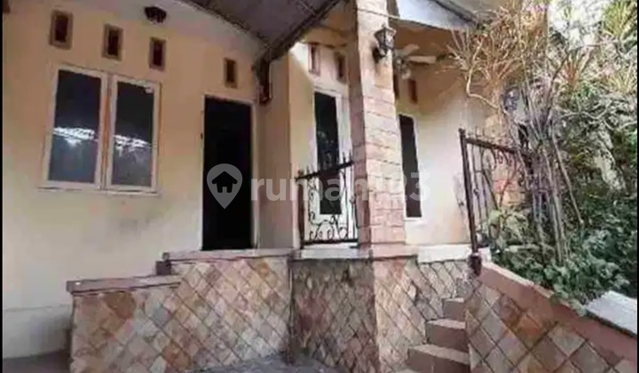 Negotiable Until Deal, Spacious House in Gresik Regency Negotiable Until Deal, Spacious House in Gresik Regency