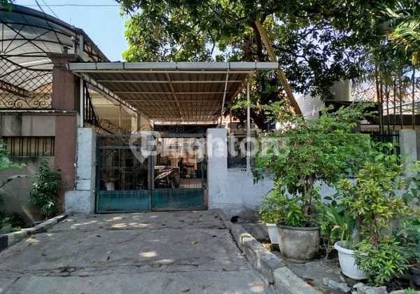 Vintage House in the Heart of Surabaya City Suitable for a Cafe