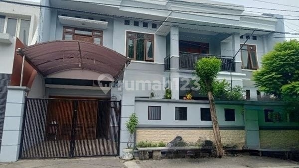 Murah. Rumah 2 Lantai Full Furnish Kayu Jati di Manyar Tirtoyoso