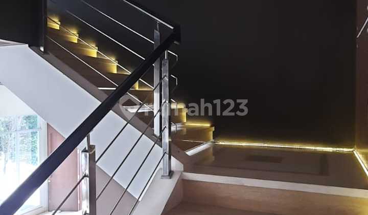 Rumah Mewah di Katamaran PIK Hoek ada pool 17.8M 2