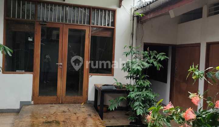 Rumah di Kemang selatan Jakarta SHM Butuh Renovasi 35M. strategis