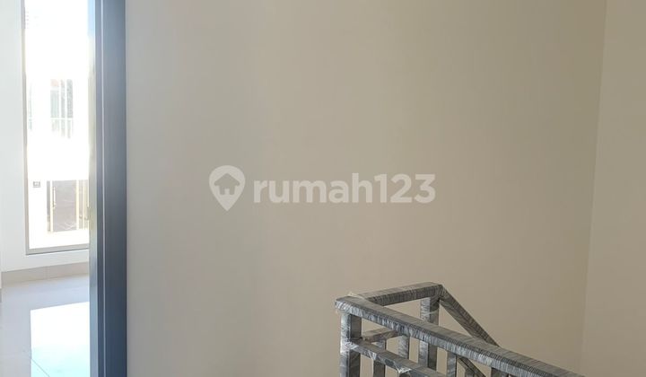 Rumah di Rumah PIK 2 Baru 2lantai 3KT Harga 2.2 M nego Cash Keras 2