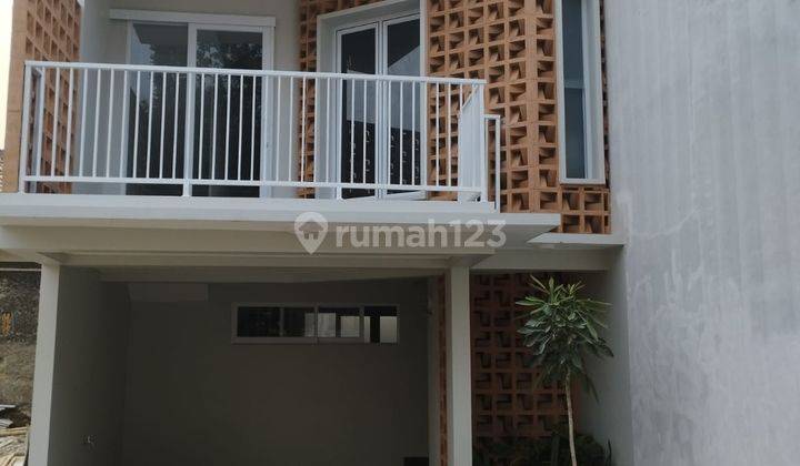 Rumah Modern 3lantai Harga Terjangkau Strategis di Jagakarsa  1