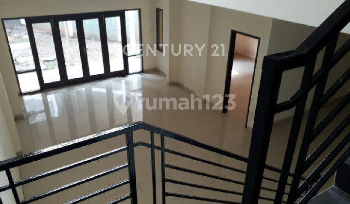 Cozy, Lush, Neat, and Strategic House in Taman Lembah Hijau Lippo Cikarang