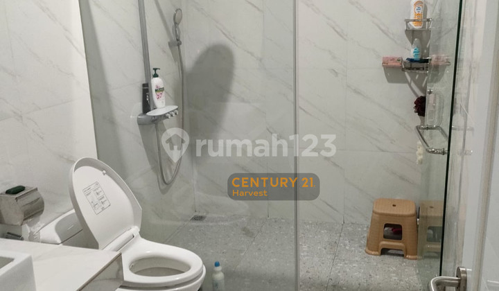 Rumah Bagus 2 Lantai Siap Huni Semi Furnished Di Beverli 2