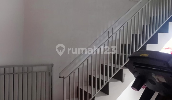 Hook House Near Highway In Taman Aster Cibitung Housing Complex 2