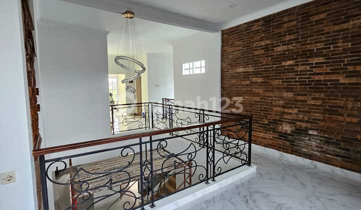 Rumah Mewah 2 Lantai Siap Huni Jalan Tropikana Jababeka Bekasi