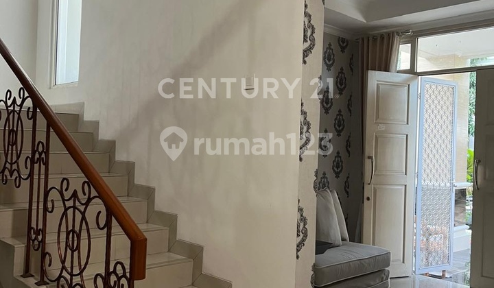 Rumah Mewah Disewakan Segera Ada Kolam Renang  2