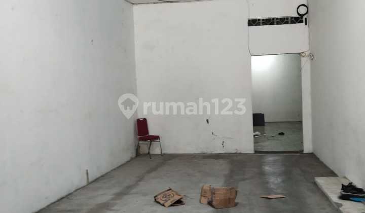 Ready-to-Use Strategic Shop House on Siliwangi Street Ready-to-Use Strategic Shop House on Siliwangi Street