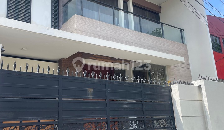 Nice Semi-Furnished House on Pekunden Street, Central Semarang 1