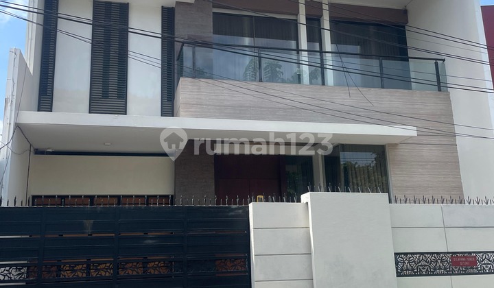 Nice Semi-Furnished House on Pekunden Street, Central Semarang 2