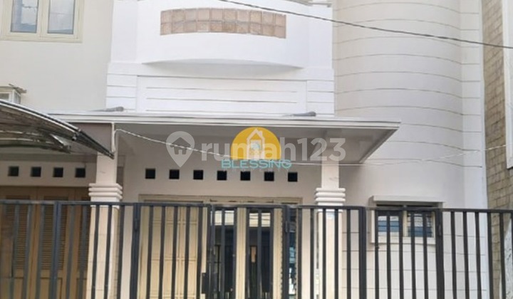 Strategic House, Ideal for Investment on Seteran Street. Strategic House, Ideal for Investment on Seteran Street.