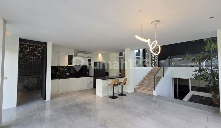 Rumah Mewah Full Furnished di Green Candi Residence 2