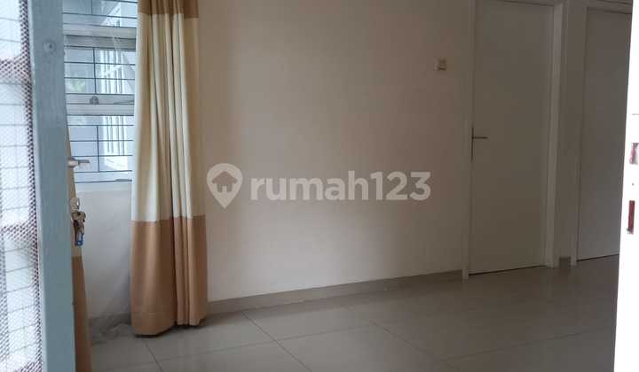 Rumah Hook Strategis di Griya Arteri Sari 2