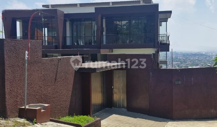 Rumah Mewah Strategis Siap Huni di Jalan Singotoro Candisari 1