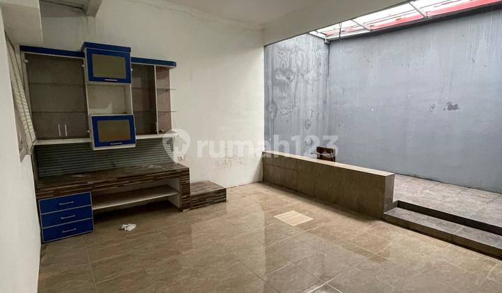 For Sale 2-Story House in Modernland 2