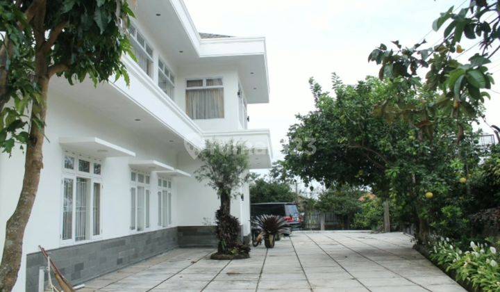 Dijual butuh villa/ rumah di puncak jalan raya ciloto 2