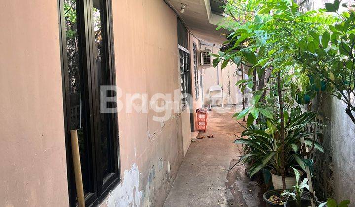 DI  RUMAH DAERAH BENDUNGAN HILIR-JAKARTA PUSAT, LOKASI SANGAT STRATEGIS 10 M DARI JL. BENHIL RAYA 2