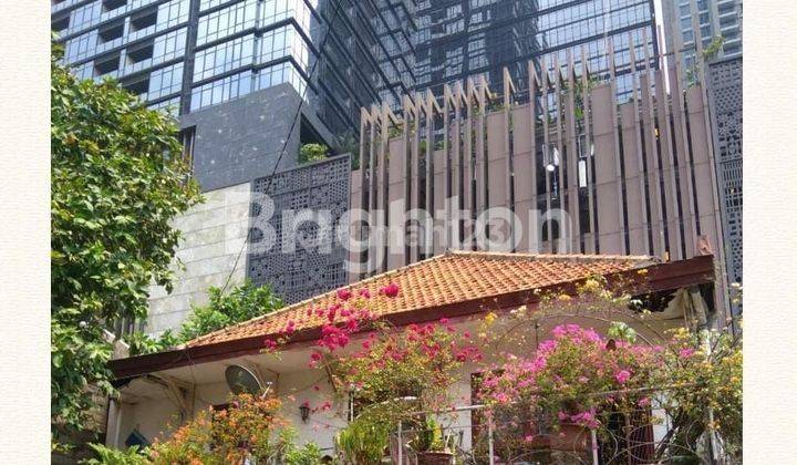 Rumah tua dengan lingkungan komersial daerah super blok SCBD sudirman , Jakarta Selatan 1