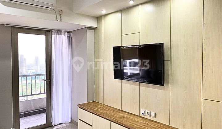 Orange County Apartment Pasadena Tower with Green Natural View 2