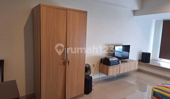 Westwood Tower Orange County Apartment Floor 5 Near Swimming Pool