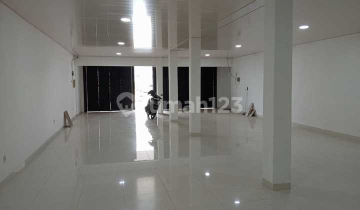 8M Wide 3-Story Shop House at Pasir Gombong Red Light Intersection 2