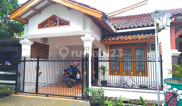 Boarding House Bustling and Full Near Pasimal in Jababeka-Cikarang